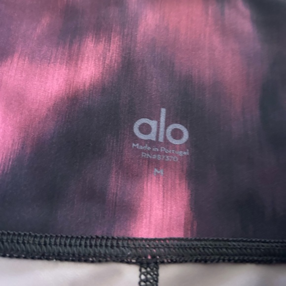 Alo Yoga pink black tie dye biker shorts woman’s size medium - Picture 4 of 5